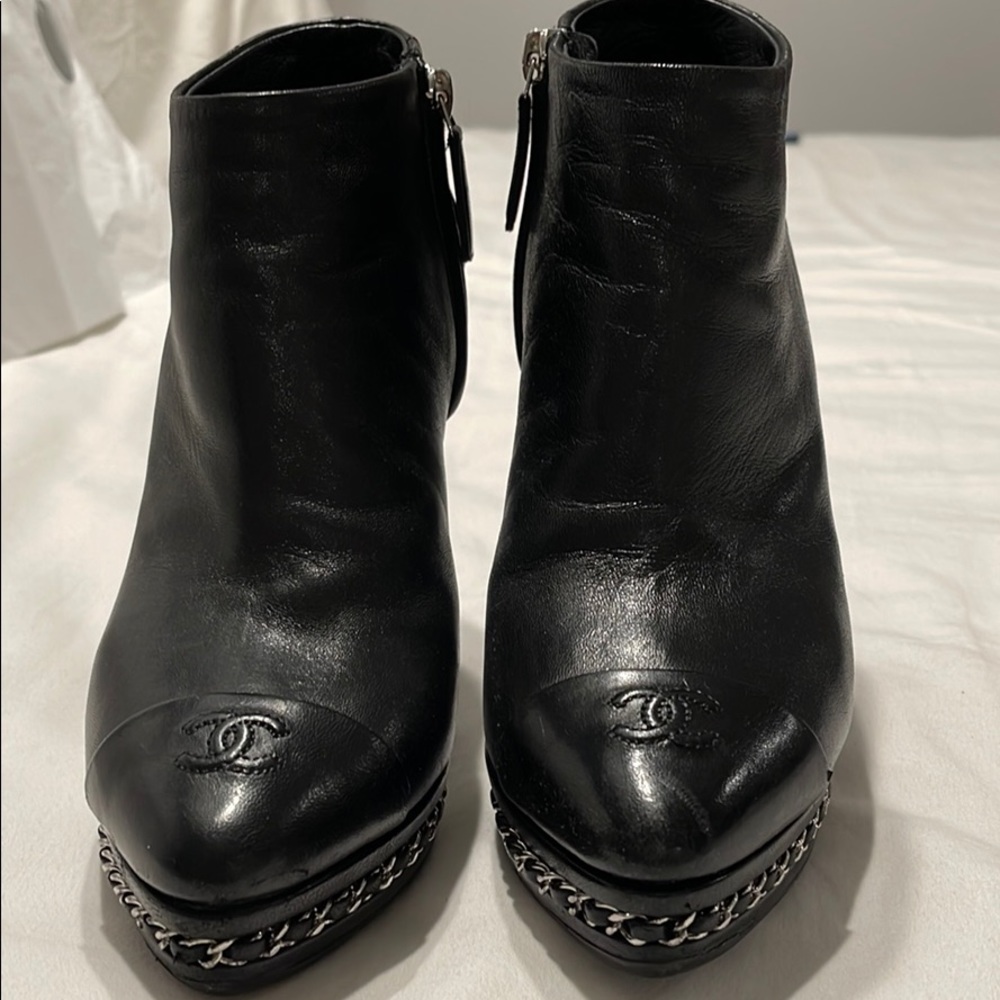 CHANEL black booties with chain heel size 37
